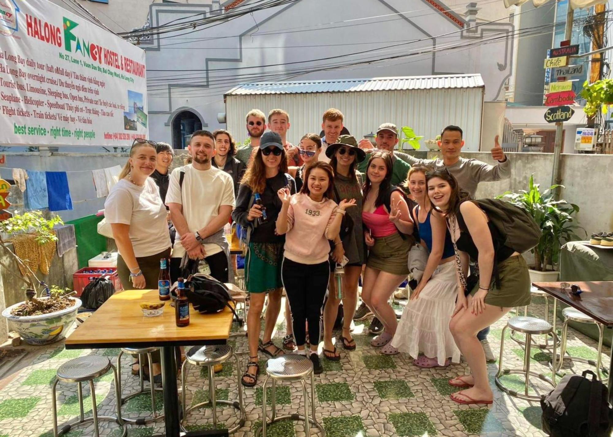 Ha Long Fancy Hostel With Vegetarian And Vegan Restaurant מראה חיצוני תמונה