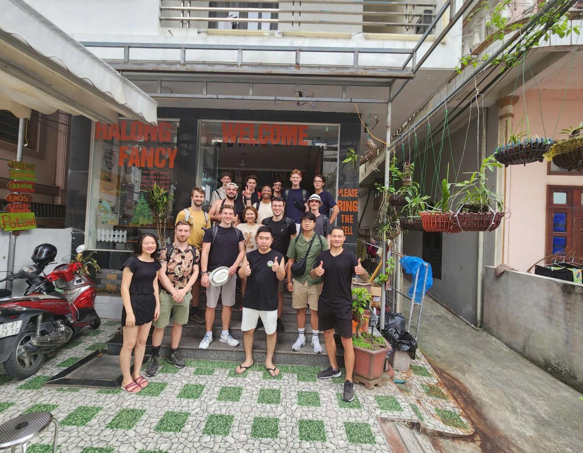 Ha Long Fancy Hostel With Vegetarian And Vegan Restaurant מראה חיצוני תמונה