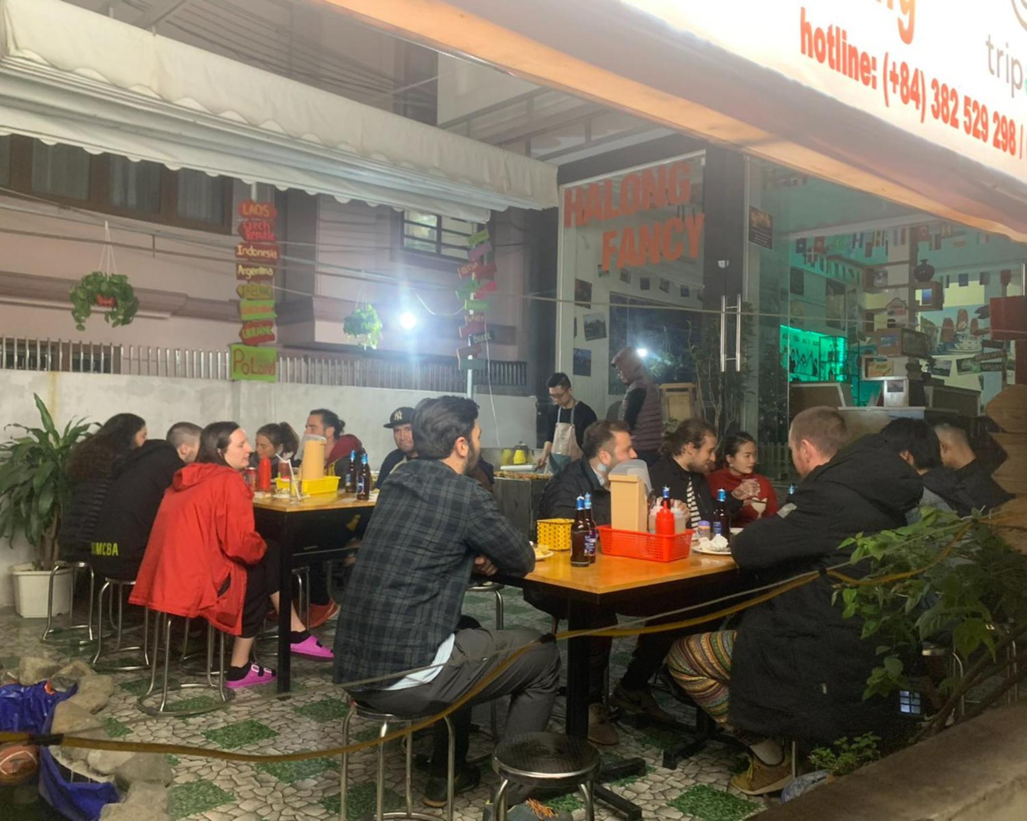 Ha Long Fancy Hostel With Vegetarian And Vegan Restaurant מראה חיצוני תמונה
