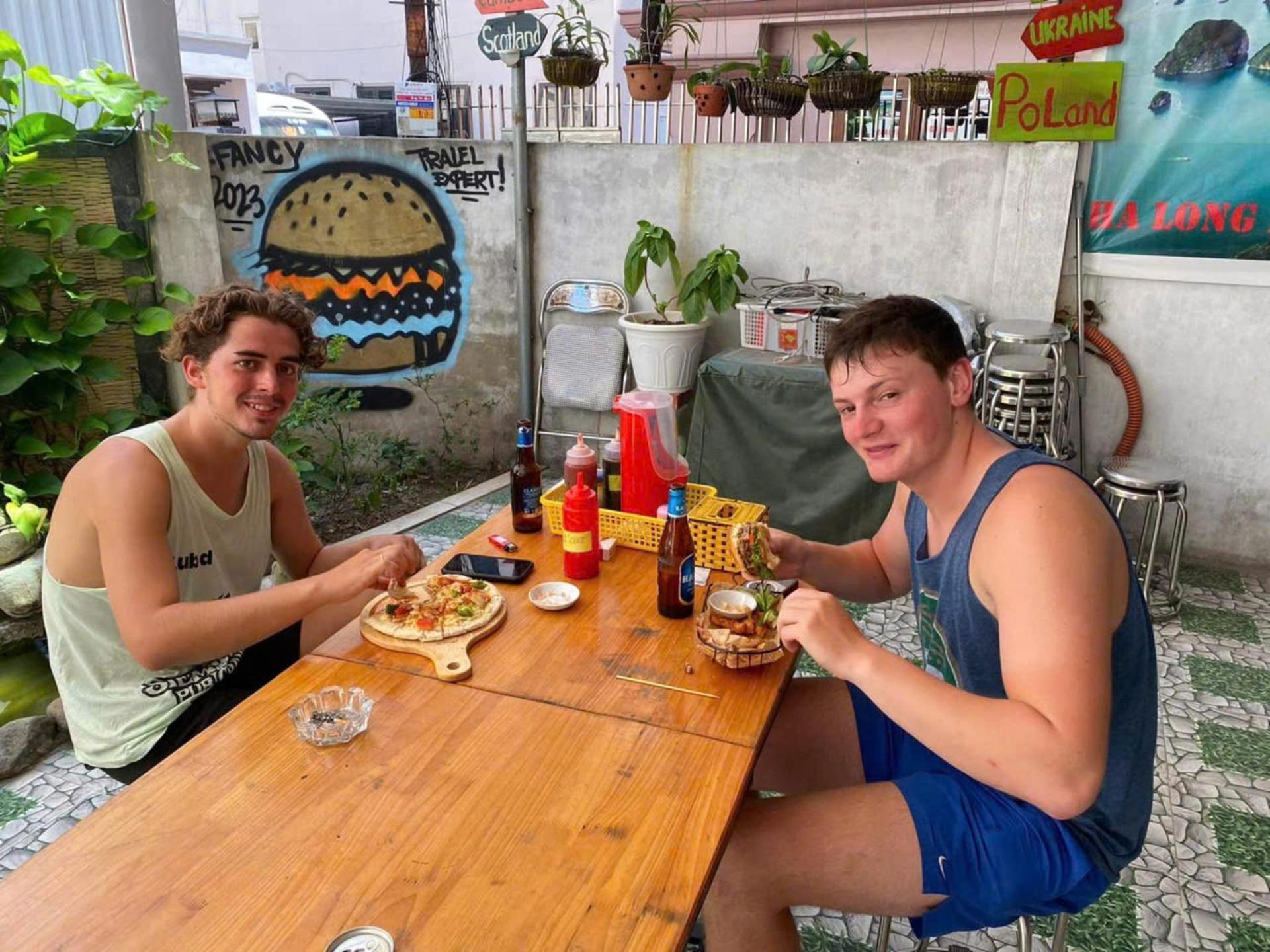 Ha Long Fancy Hostel With Vegetarian And Vegan Restaurant מראה חיצוני תמונה