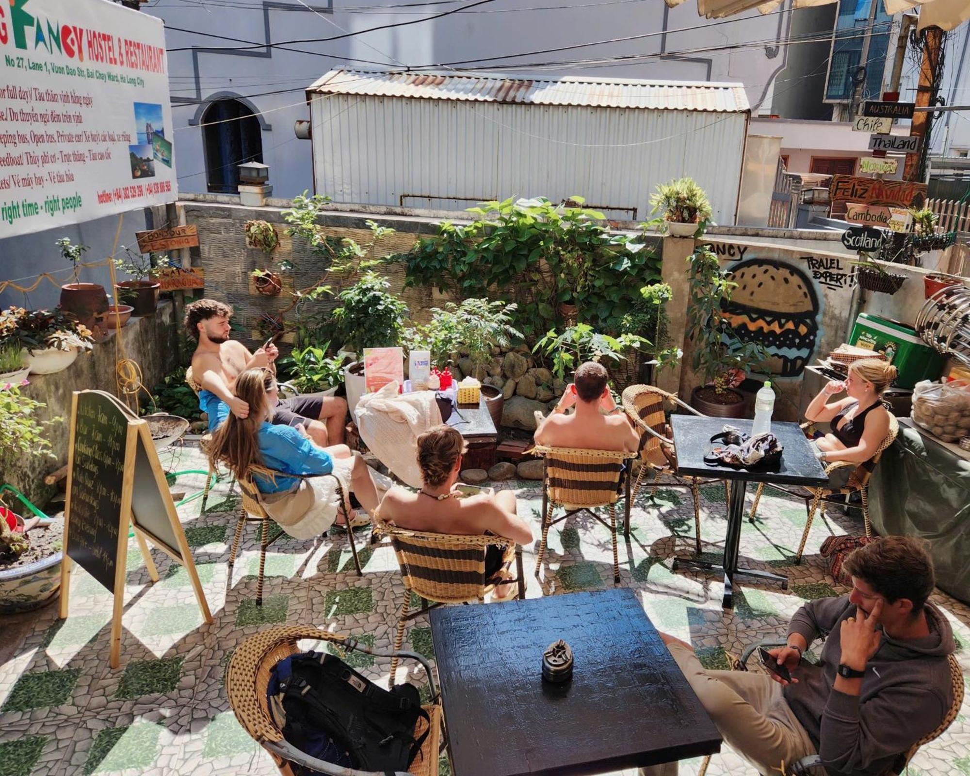 Ha Long Fancy Hostel With Vegetarian And Vegan Restaurant מראה חיצוני תמונה